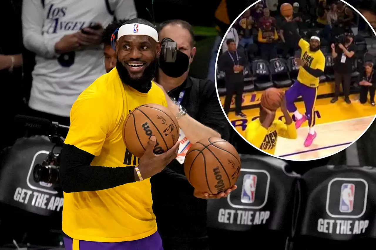 LeBron James nails warmup 3-point skyhook in Kareem Adbul-Jabbar tribute