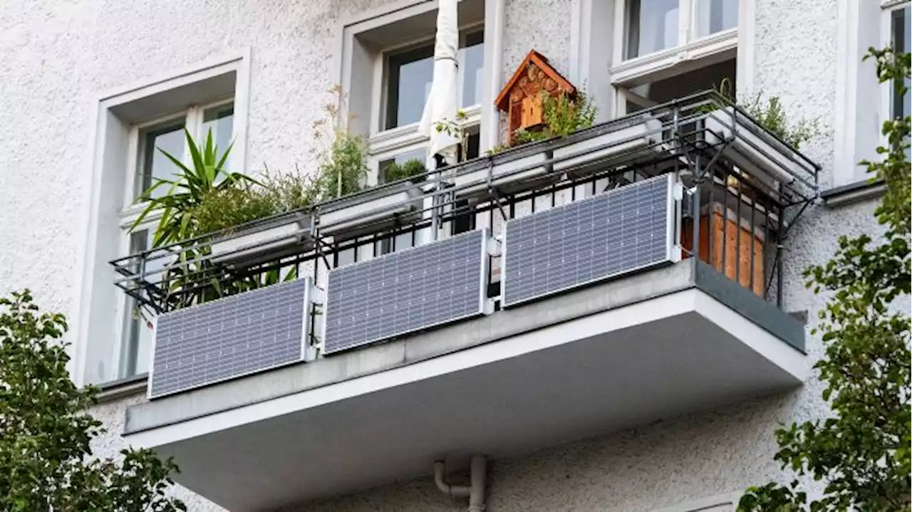 Förderanträge für Balkon-Solaranlagen können ab Freitag beantragt werden