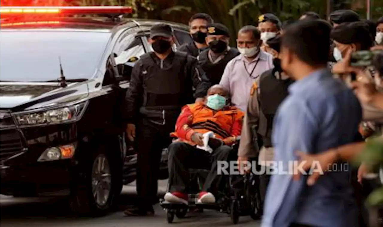 KPK Periksa Tukang Cukur Lukas Enembe |Republika Online