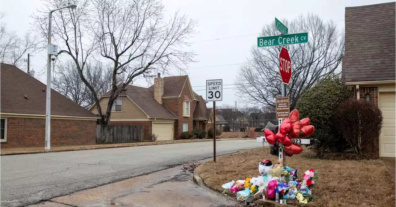 Memphis police officer took pictures of handcuffed, beaten Tyre Nichols