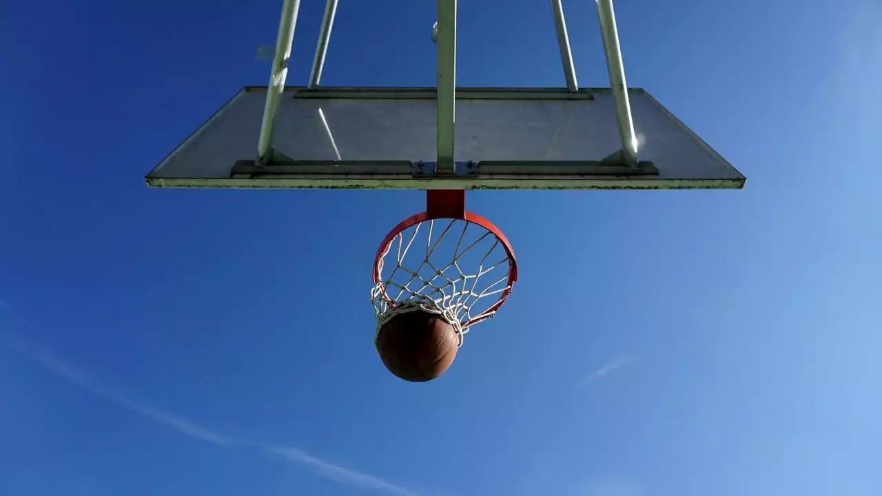 Un allenatore di basket è stato arrestato per violenza sessuale su minori