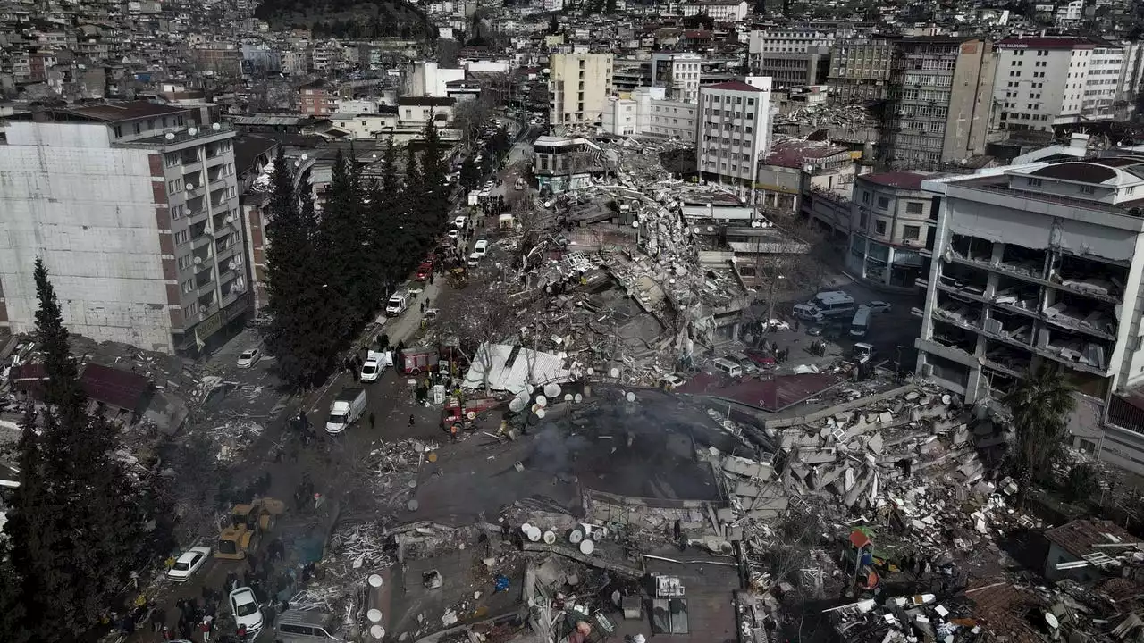 Gritos y escombros en Kahramanmaras, la 'zona cero' de los terremotos de Turquía y Siria