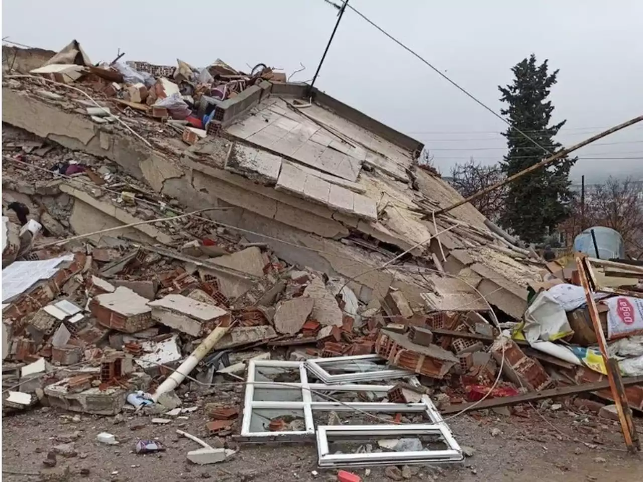 Couple doing all they can to help their family made homeless by Turkish earthquake