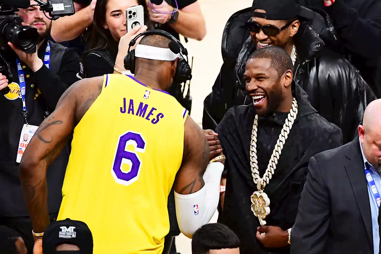 Floyd Mayweather congratulates LeBron James after star breaks NBA scoring record