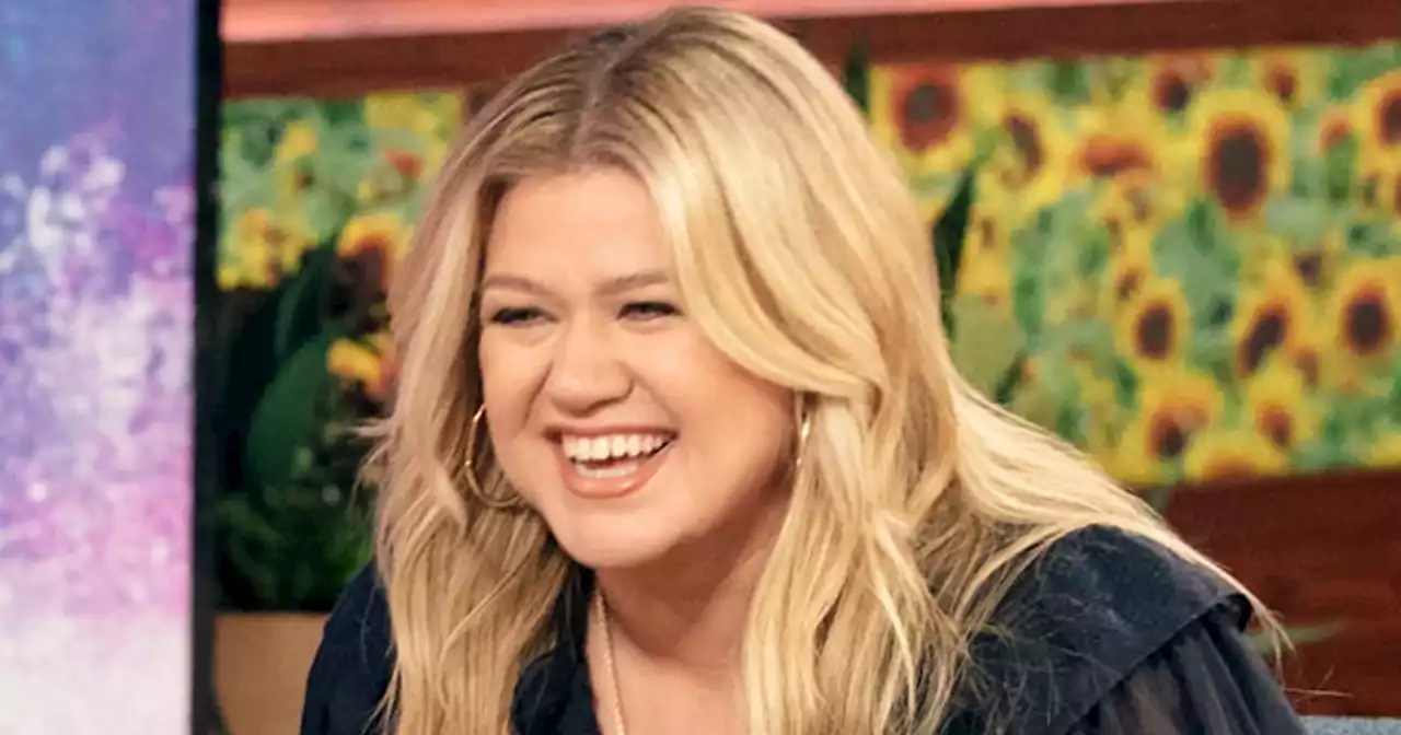 Kelly Clarkson’s take on Adele song has fans bowing down to 'Queen Kelly'