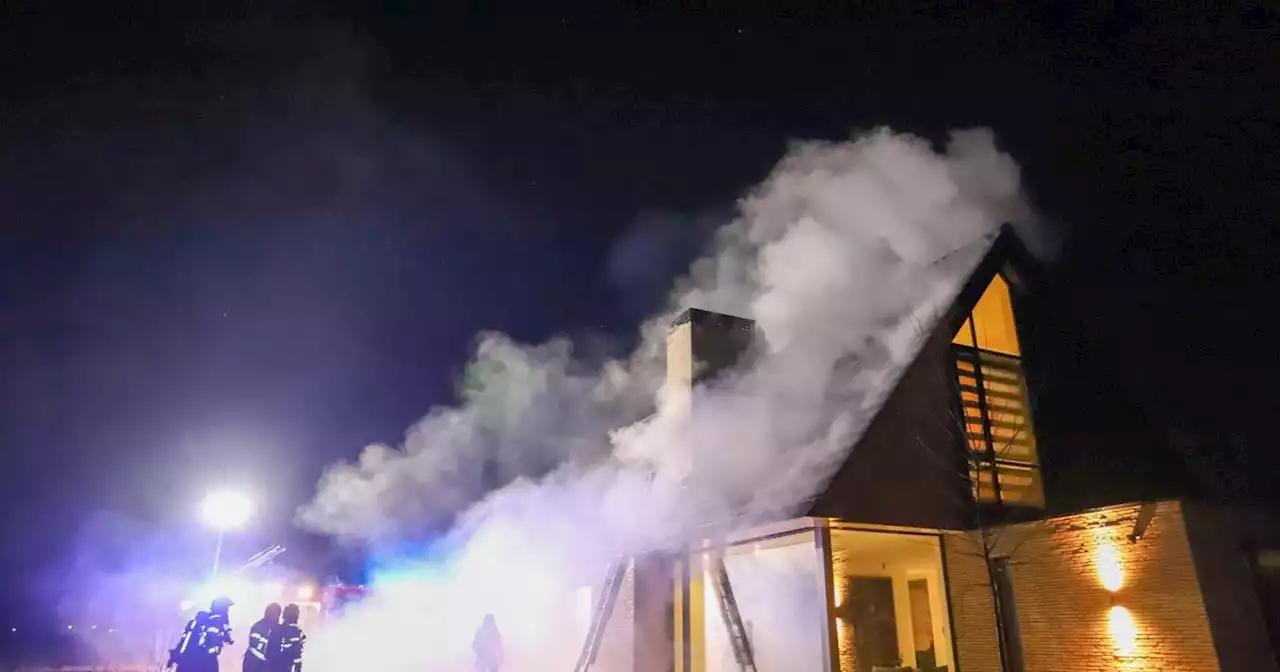 Veel schade aan splinternieuwe woning in Nunspeet door brand in het dak