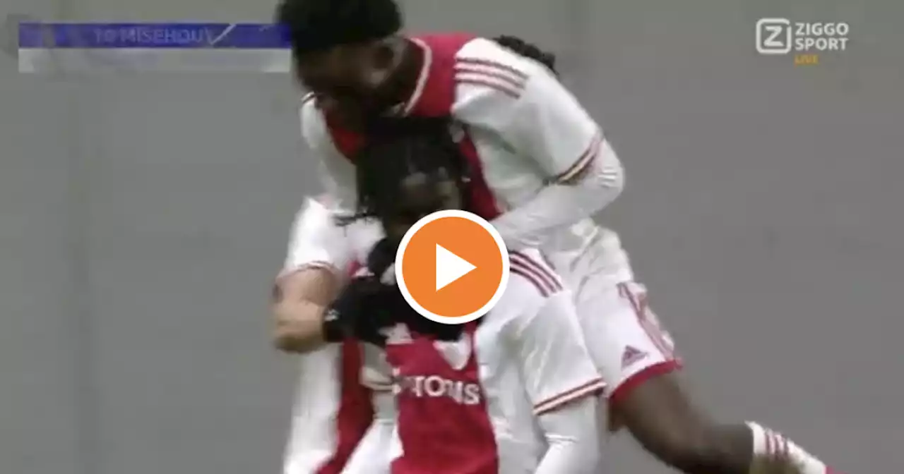 Ban gebroken voor Ajax O18: Misehouy schiet discutabele penalty binnen