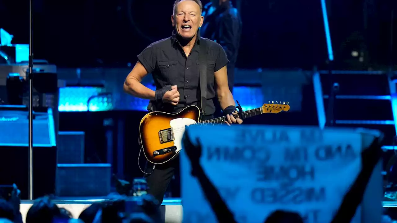 After ticket flap, Springsteen's fan magazine shutting down