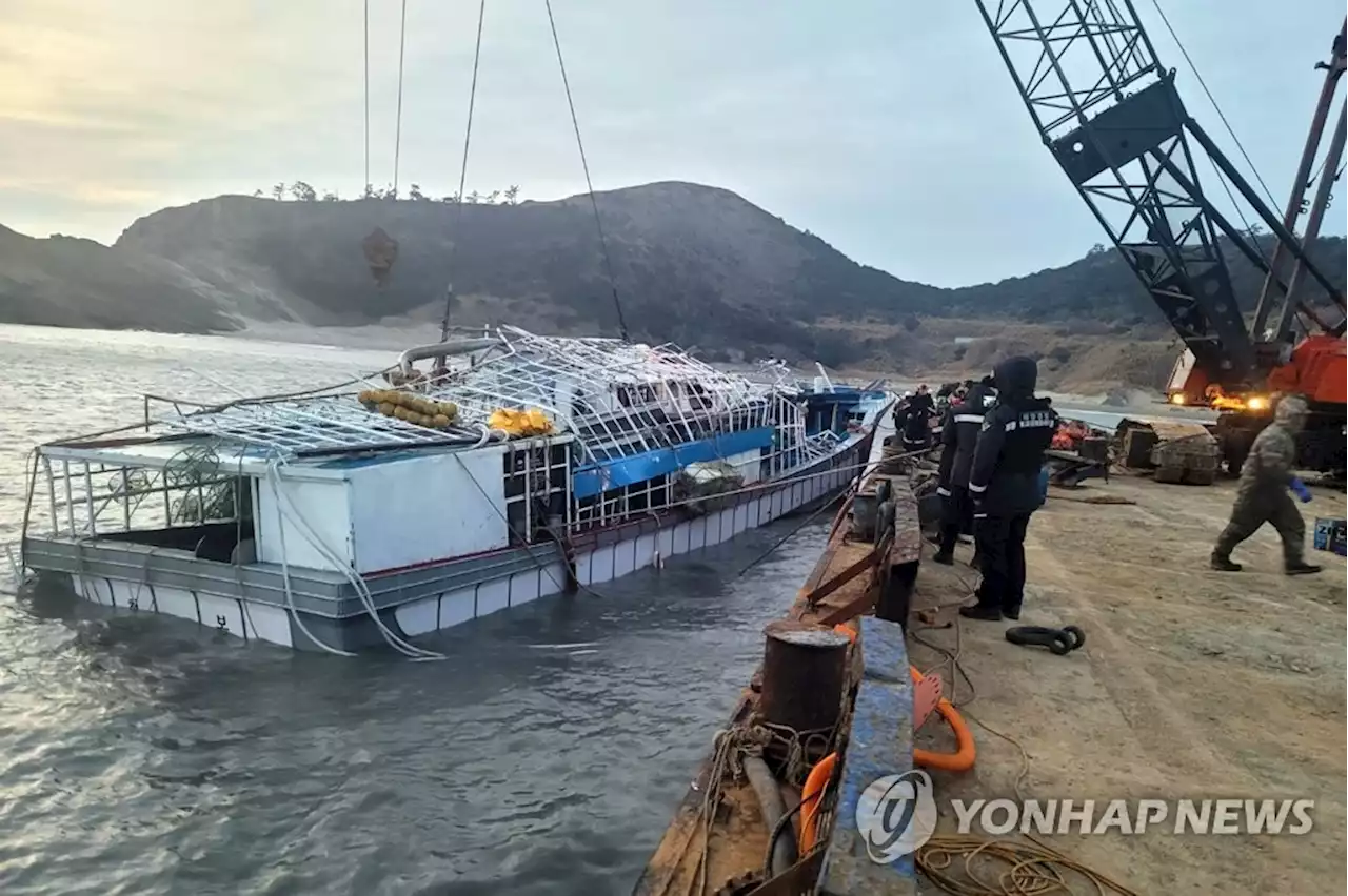 '뒤집혔던 난파선 맞나' 청보호 선체 양호…'파손 흔적 안 보여' | 연합뉴스