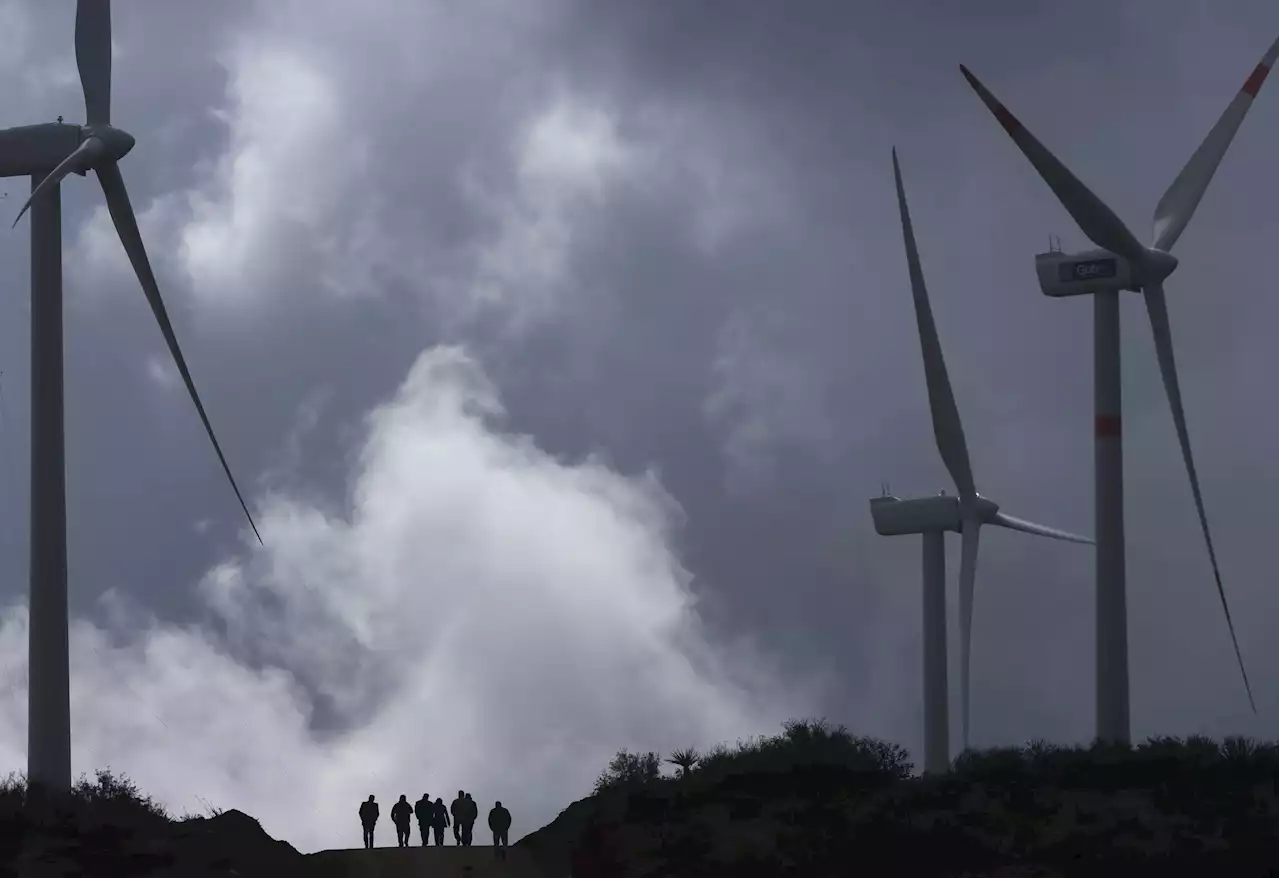 Mexico expects US to finance 4 wind power plants