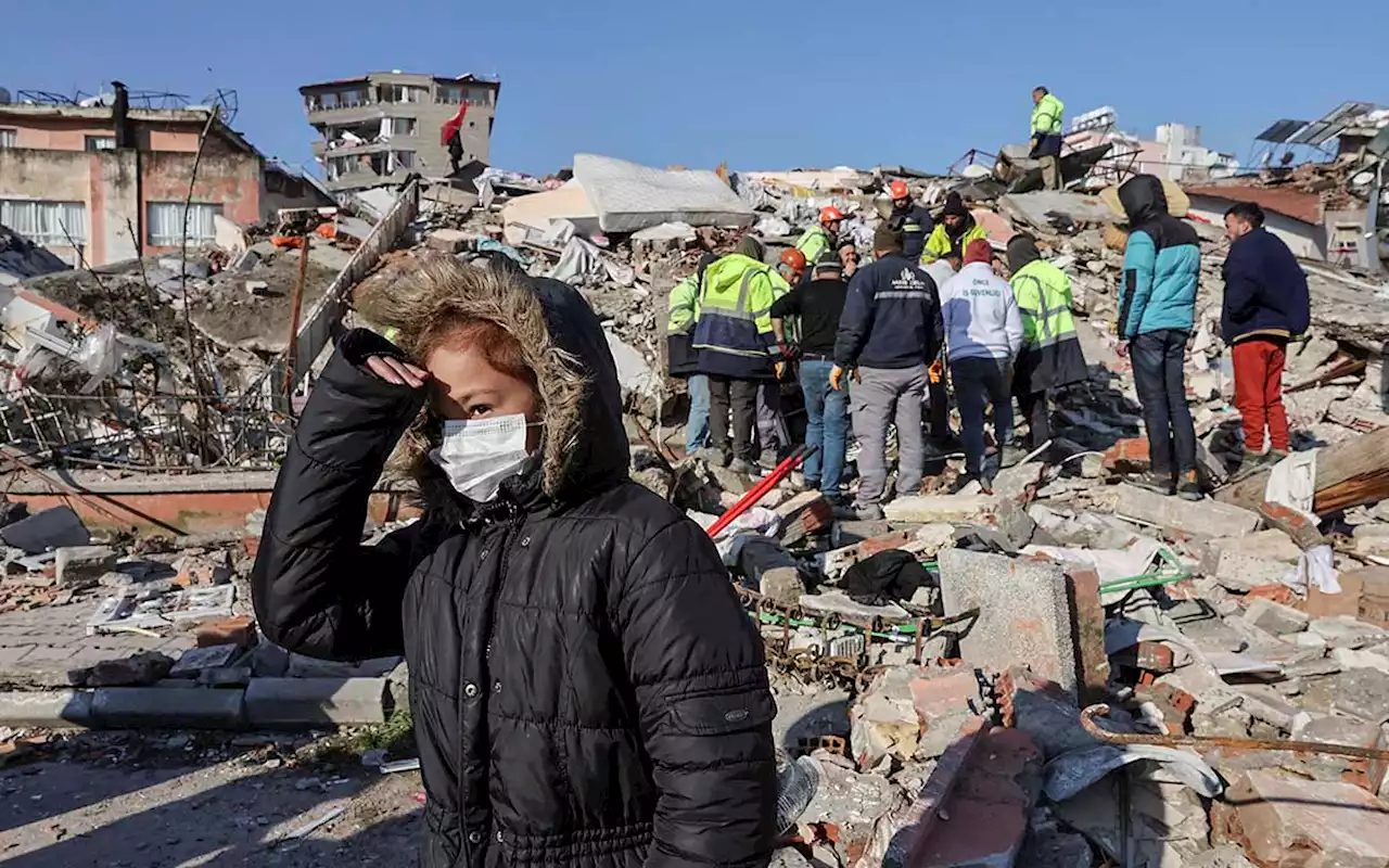 Más de 17,000 muertos por los terremotos en Turquía y Siria