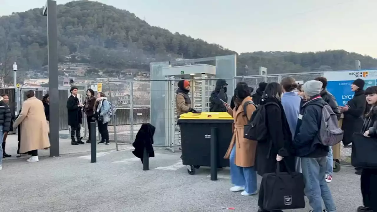 Alpes-Maritimes: des élèves bloquent le lycée René Goscinny de Drap contre la réforme des retraites