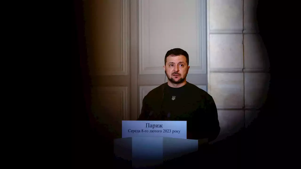 Guerre en Ukraine: à Paris après Londres, Volodymyr Zelensky réclame des avions 'au plus tôt'