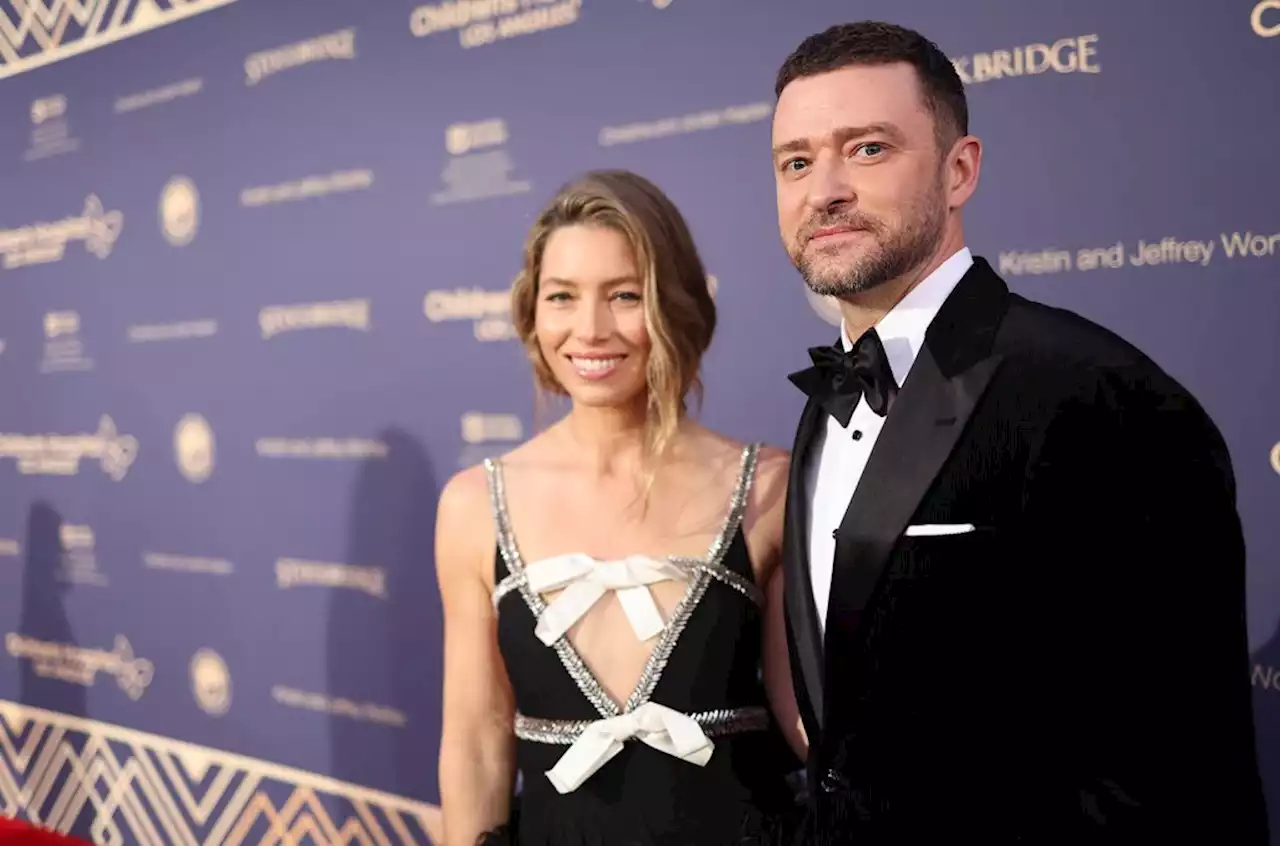 Watch Justin Timberlake Interrupt Jessica Biel’s Workout With Hilarious Dance Moves