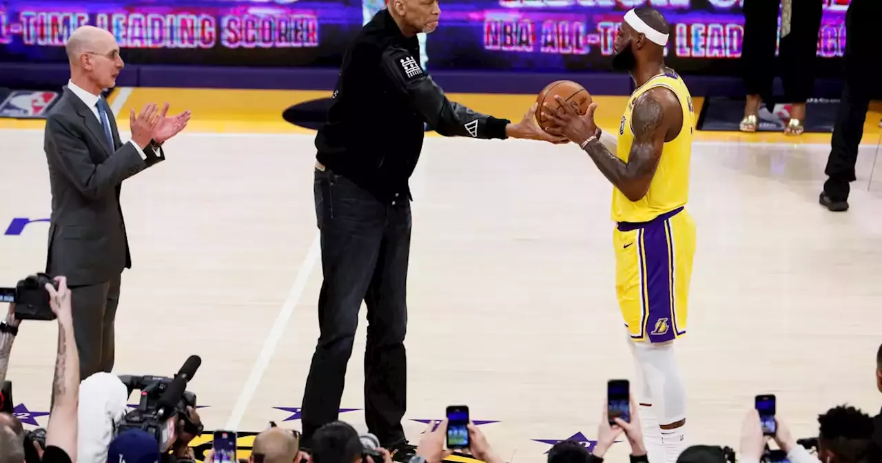 Lakers Gifted Kareem Abdul-Jabbar Custom Ring With 578 Diamonds To