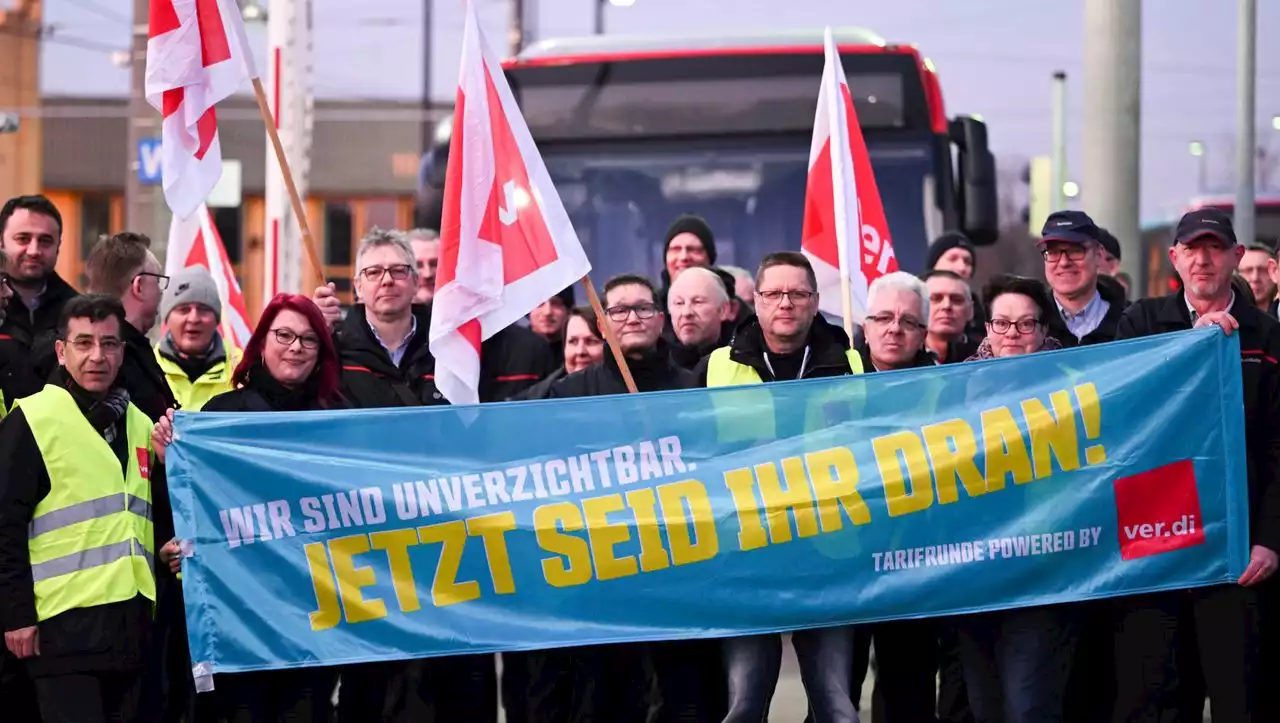 Warnstreiks legen Nahverkehr in vielen Städten in Nordrhein-Westfalen lahm