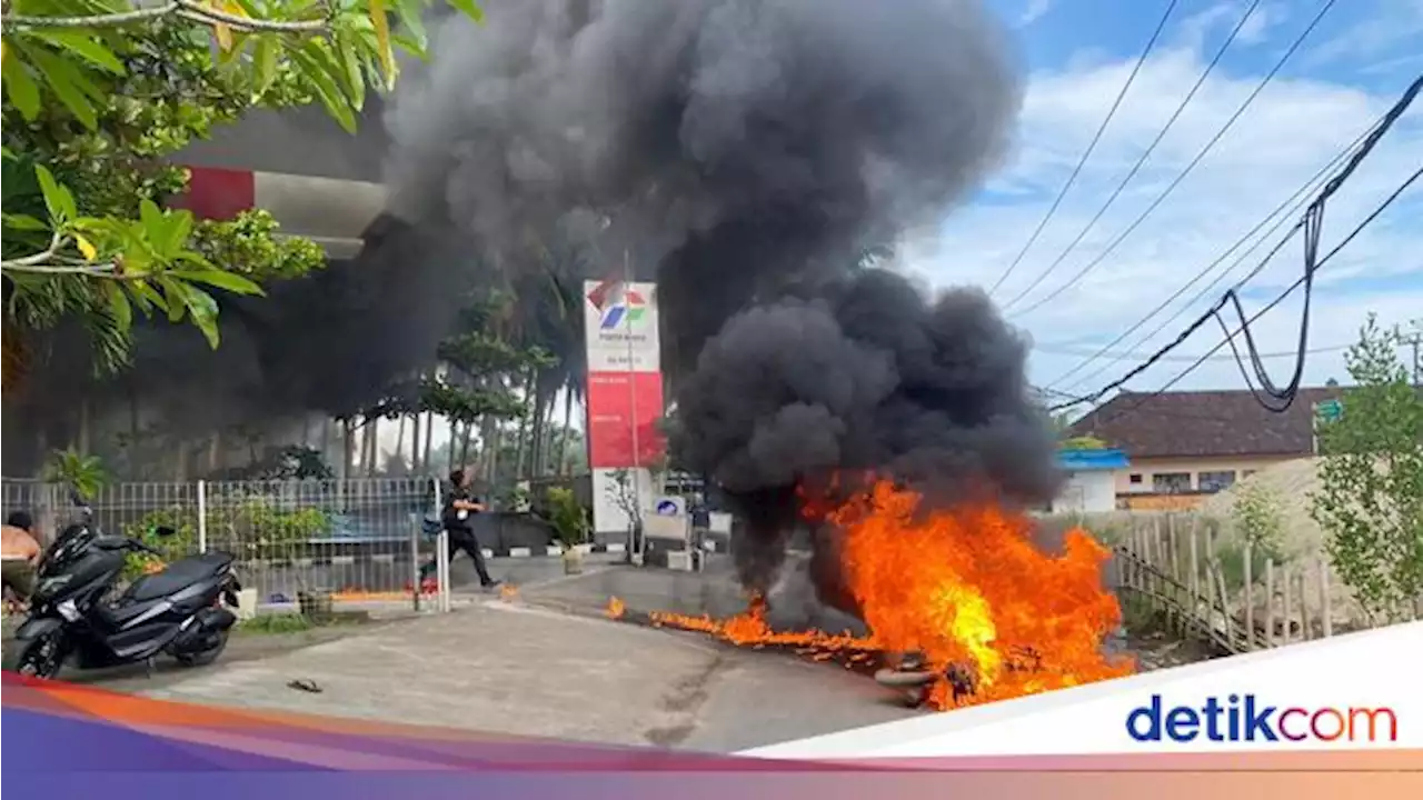 Detik-detik Api Menyambar SPBU Nusa Ceningan