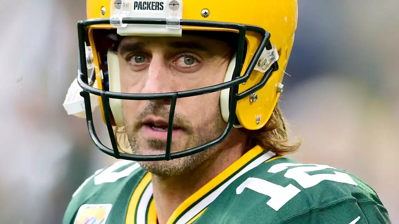 Aaron Rodgers to Spend Days in 'Darkness Retreat' to Decide NFL Future