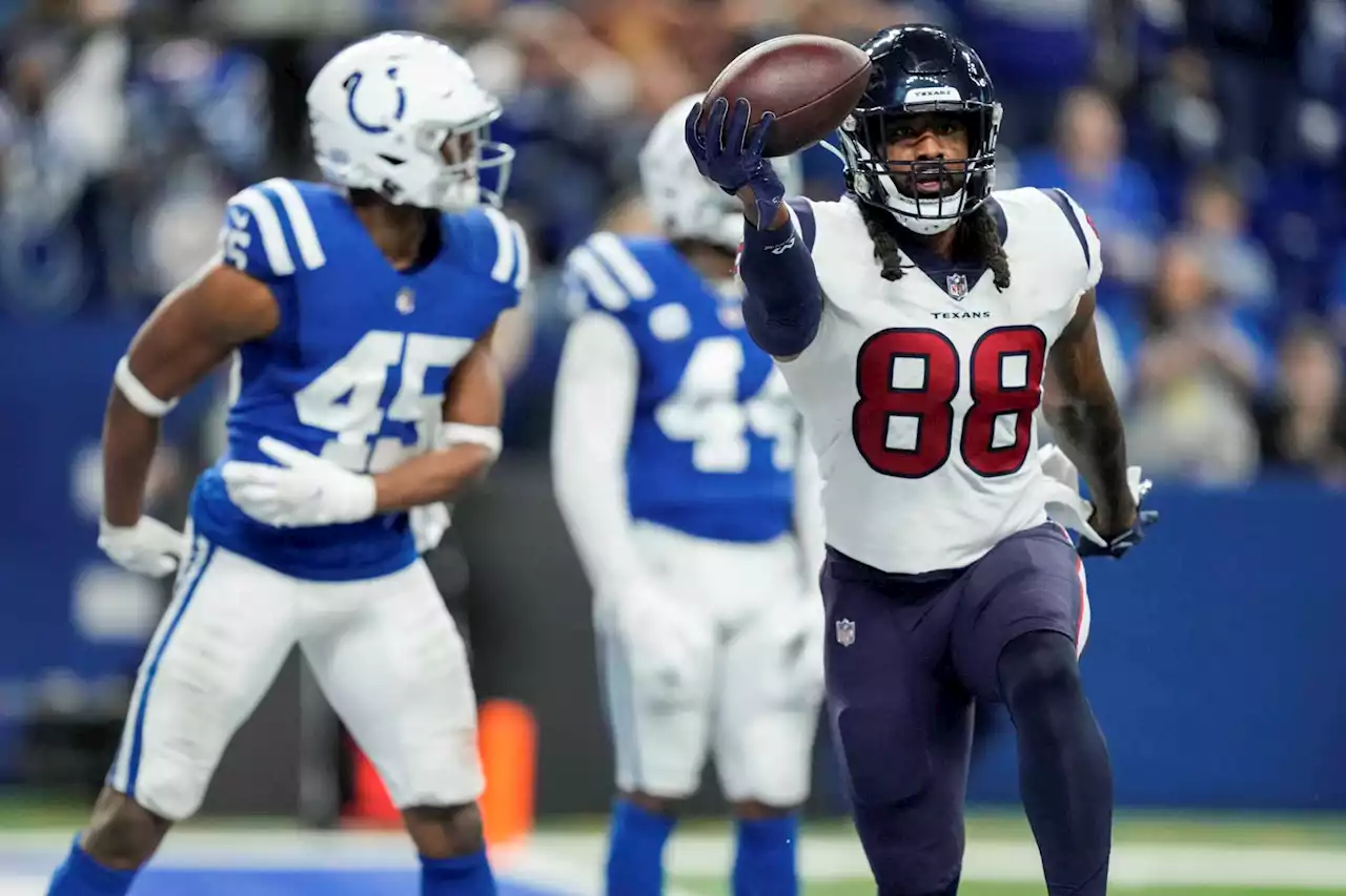 Which upcoming free agents should Texans keep or allow to depart?