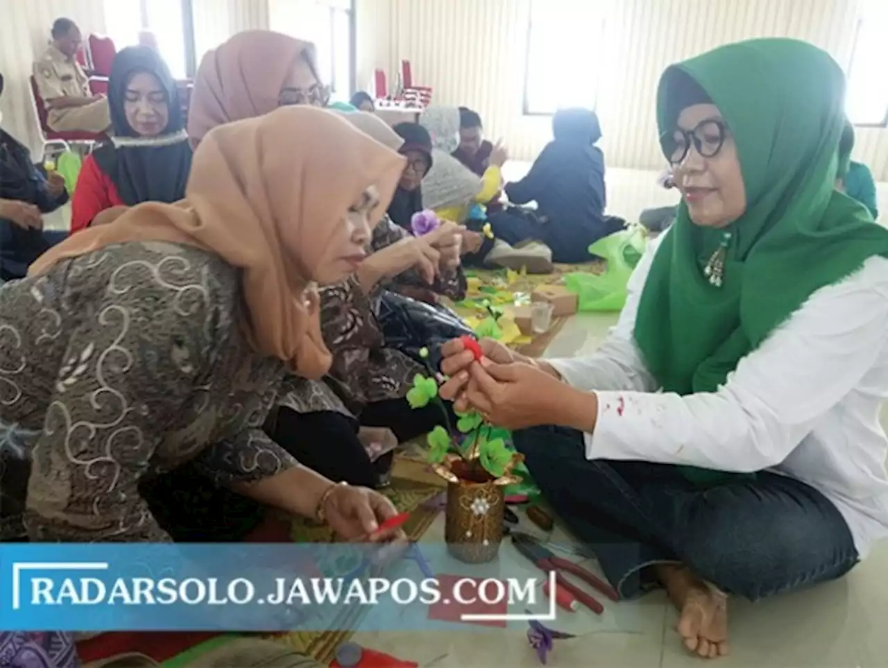 Cara Suswati Menggerakkan dan Membimbing Masyarakat Manfaatkan Sampah Bernilai Ekonomi