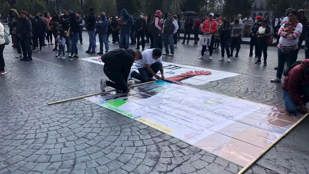 Maestros del CNTE en Edomex se manifiestan frente al Palacio de Gobierno en Toluca