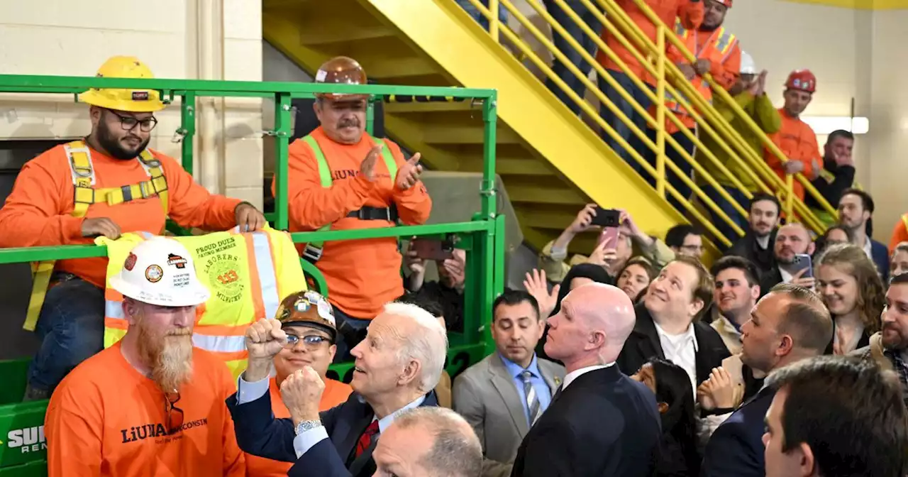 Biden avec des 'cols bleus', pour prolonger l'élan de son discours au Congrès