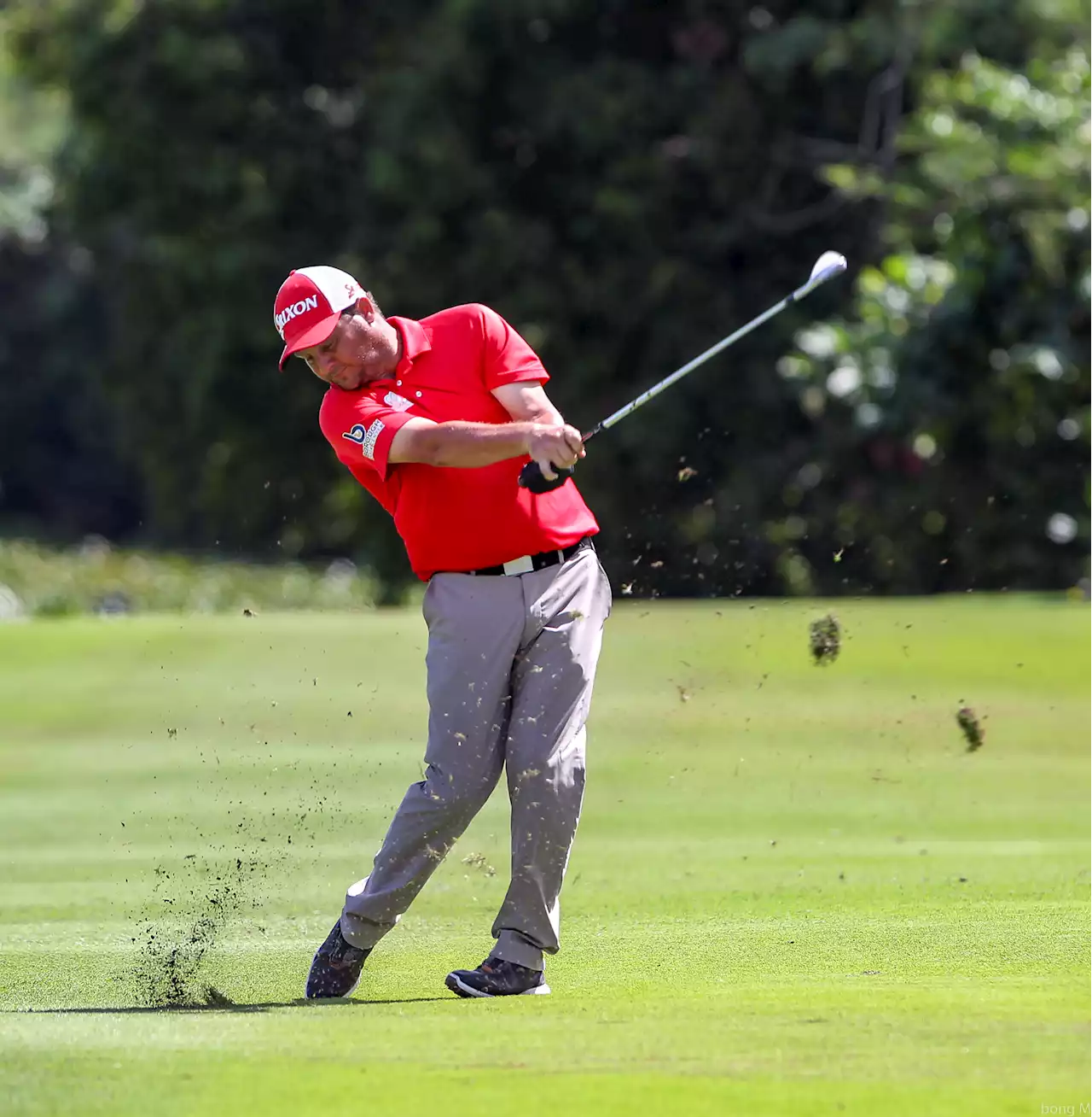 Van der Valk snatches lead with 74 as Bayron fades