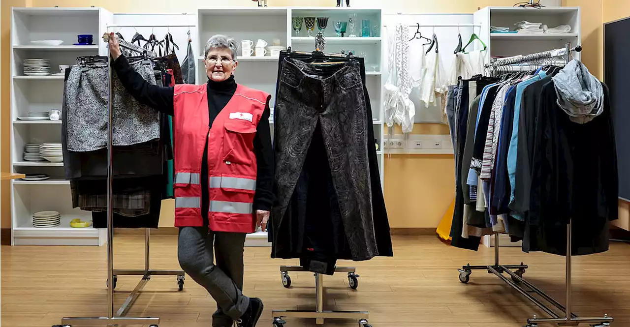 Gut gefülltes Lager im Rotkreuz-Shop: 'Viele wissen gar nicht, dass es uns gibt'