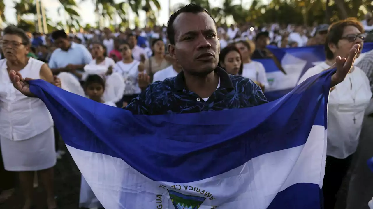 Nicaragua frees 222 political prisoners to the U.S.