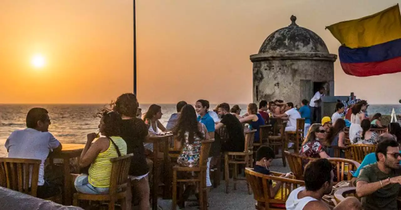 “Hemos sido respetuosos”: Café del Mar responde a orden de salir de las murallas de Cartagena