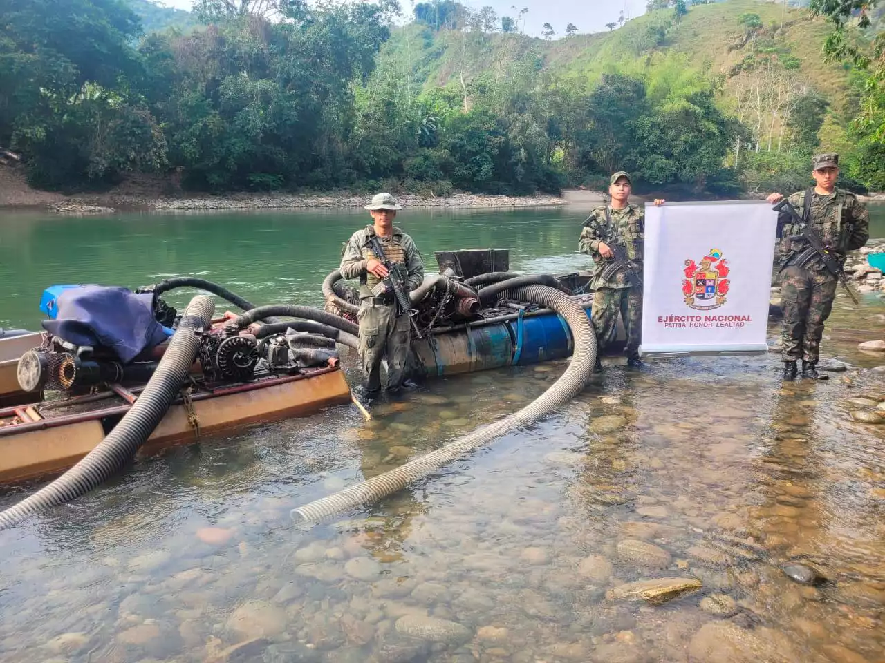 Mina ilegal dejaba a delincuentes 9.000 gramos de oro al mes; afectó río en Antioquia - Pulzo