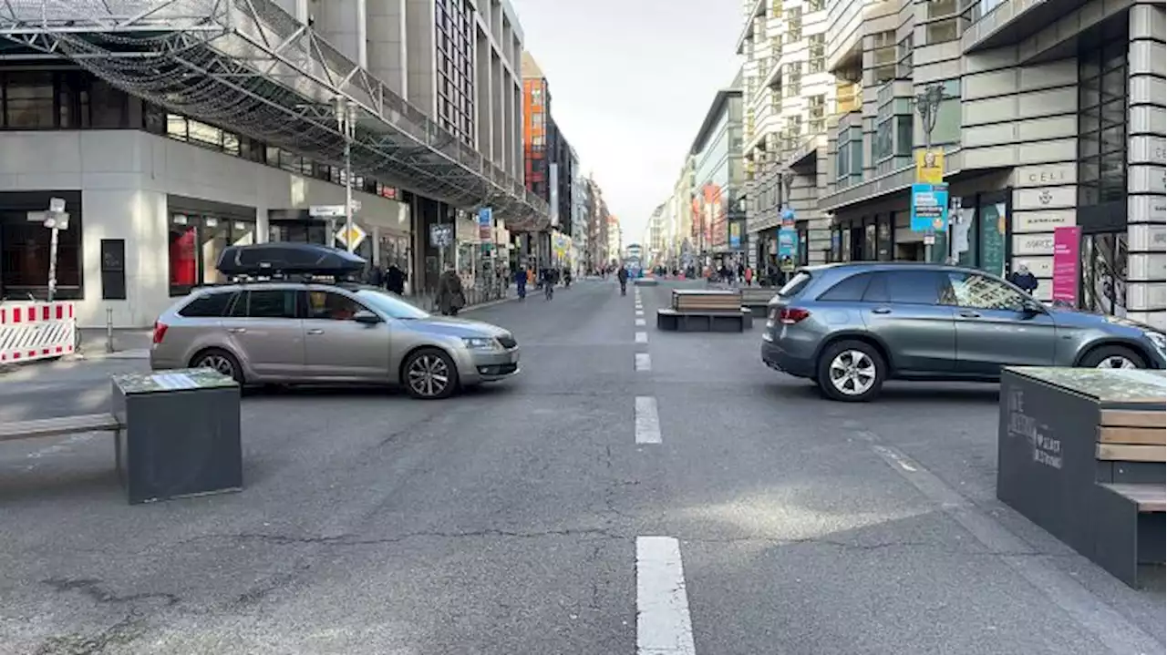 Autofahrer ignorieren Sperrung der Friedrichstraße teilweise