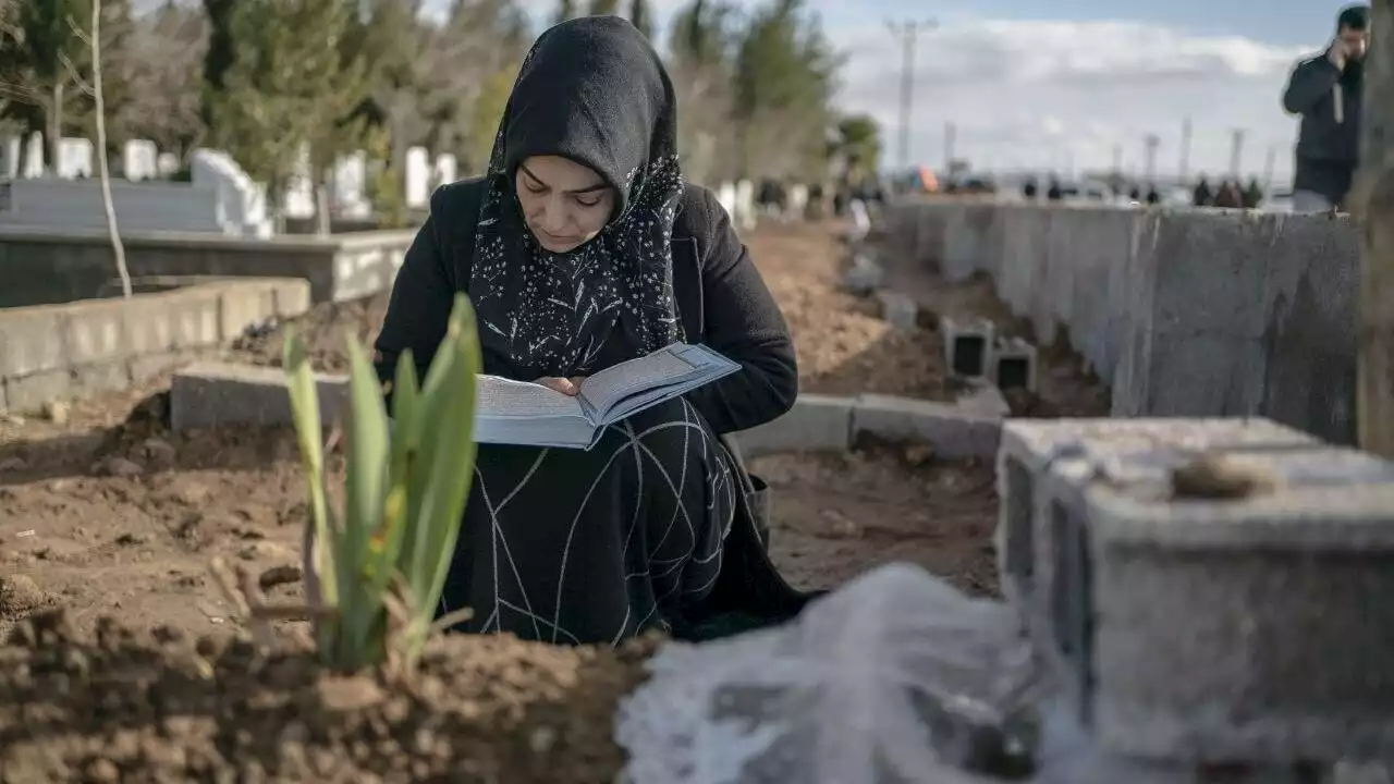 Séisme en Turquie: à Adiyaman, ville dévastée, «on a laissé des gens mourir sous nos yeux»