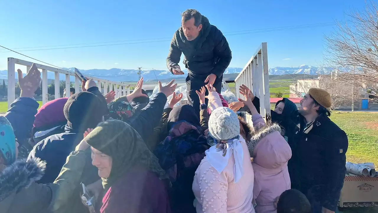 Turkey-Syria earthquake: The volunteers sending food, clothing and water to thousands left desperate