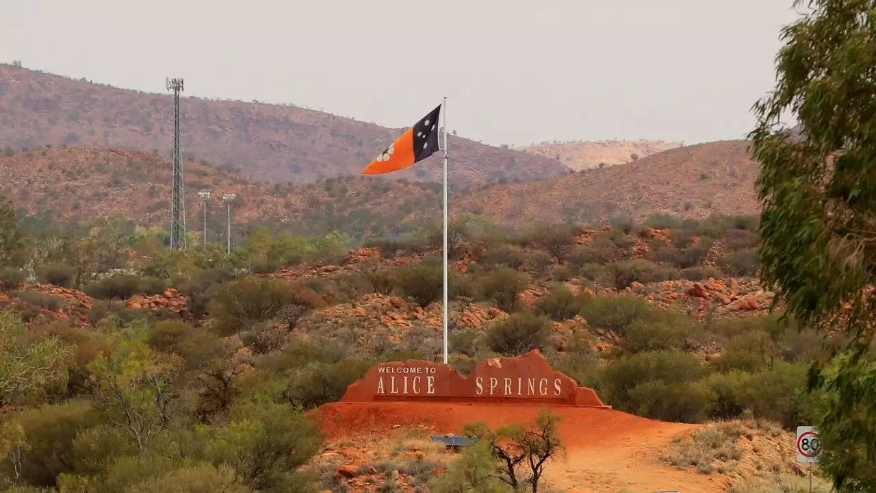 NT govt’s Alice Springs visit is ‘a little parade for the cameras’