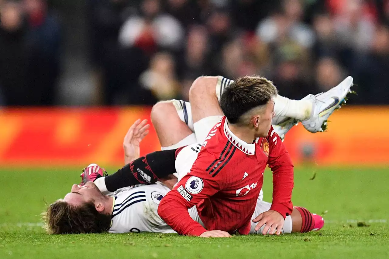 Leeds' Bamford receives boot to face from Man United's Martinez but VAR doesn't review it