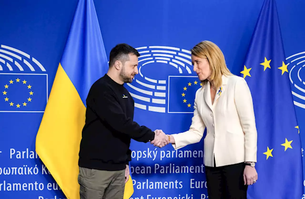 EU parliament greets Zelenskyy with cheers as Ukrainian president wraps up European tour