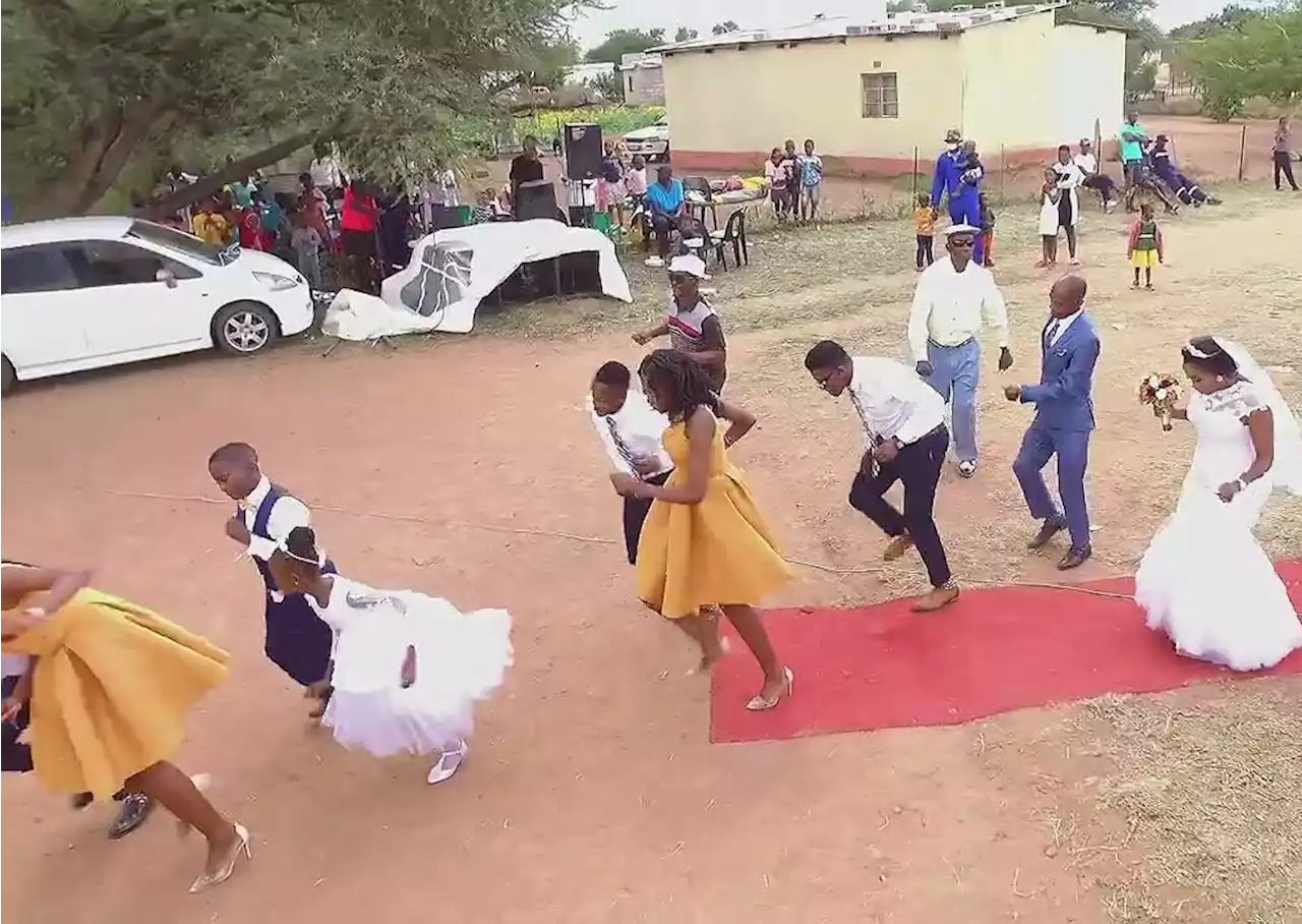 EISH WENA: Amazing wedding dance in Botswana [viral video]