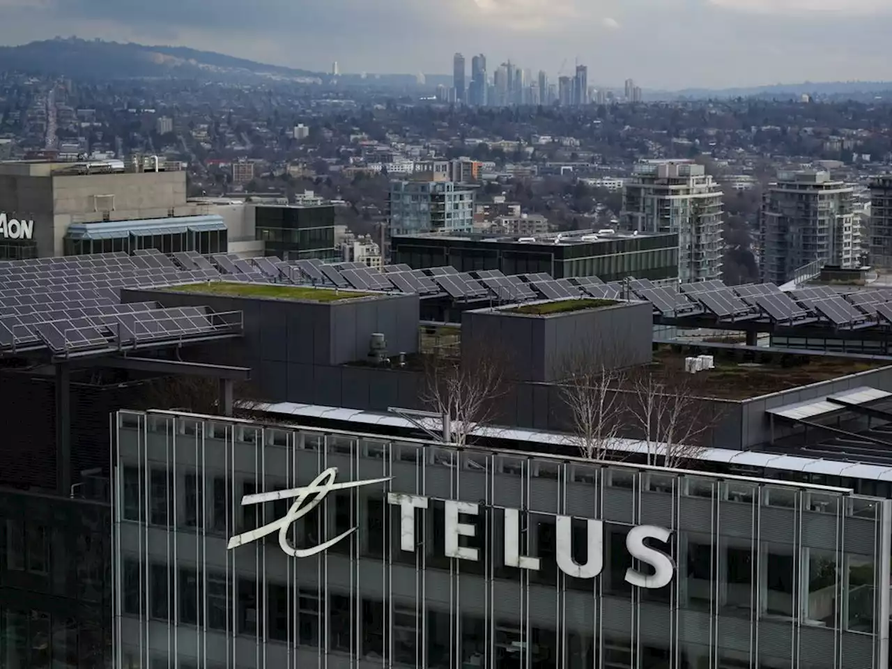 Telus expects earnings, revenue gains as it trims spending