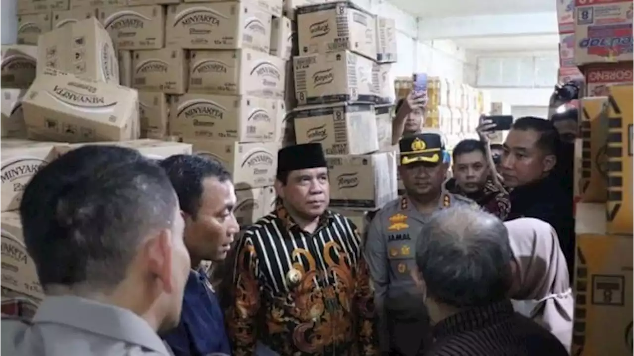 Ribuan Dus MinyaKita di Gudang Toko Weleri Kendal Dijual di Atas HET