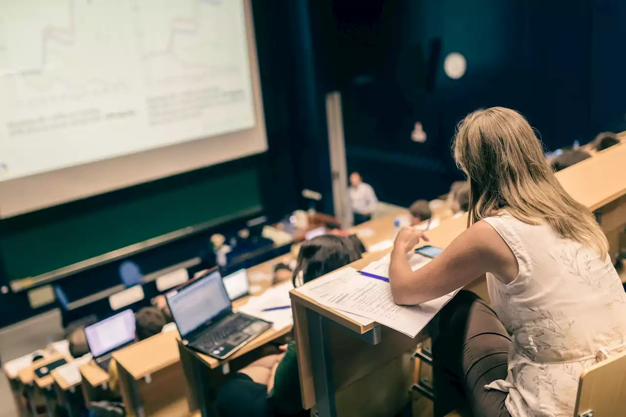 ChatGPT: Unis rüsten sich gegen Schummeleien mit künstlicher Intelligenz