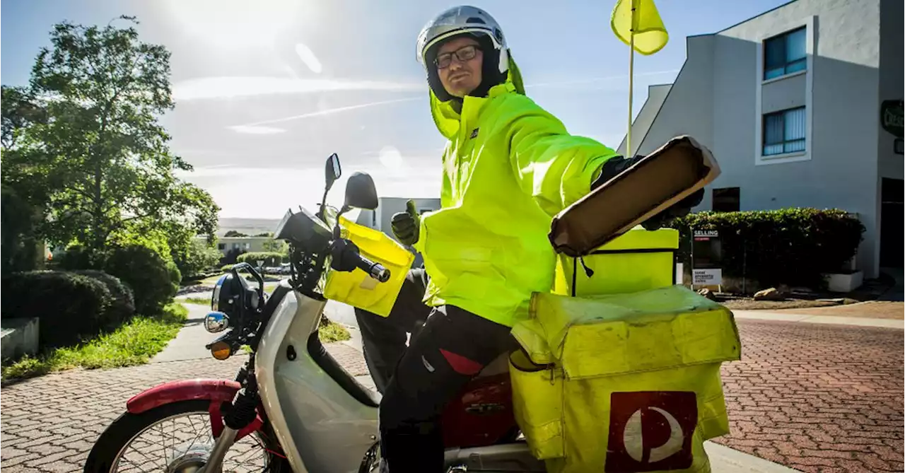 Australia Post heading for shake-up as letter deliveries decline