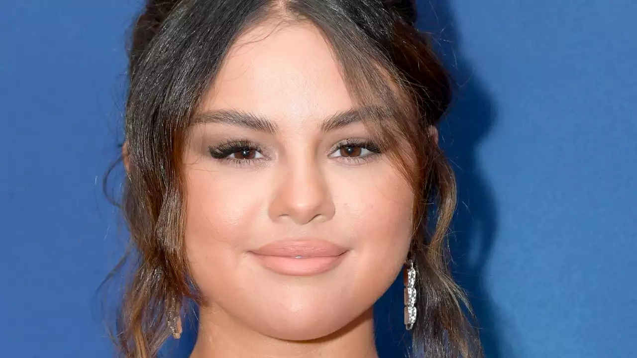 This Is the Makeup Selena Gomez Wears to Do 'Absolutely Nothing'