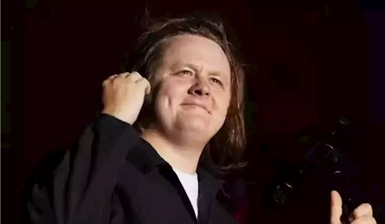 Fakta Lewis Capaldi, Penyanyi dengan Sindrom Tourette yang Kambuh Saat Konser