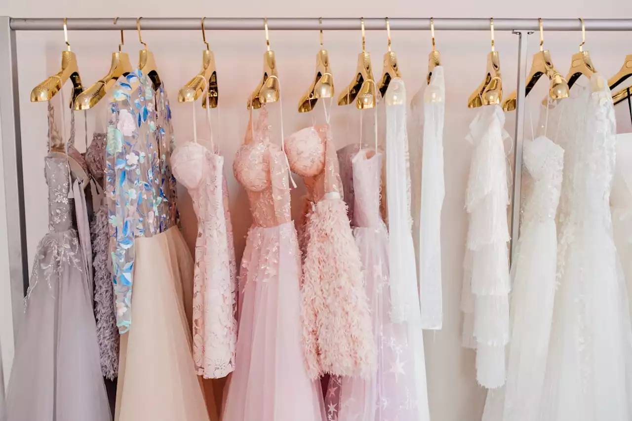 Mariage : 9 raisons qui prouvent que la mini-robe blanche (et sexy) sera tendance cette saison