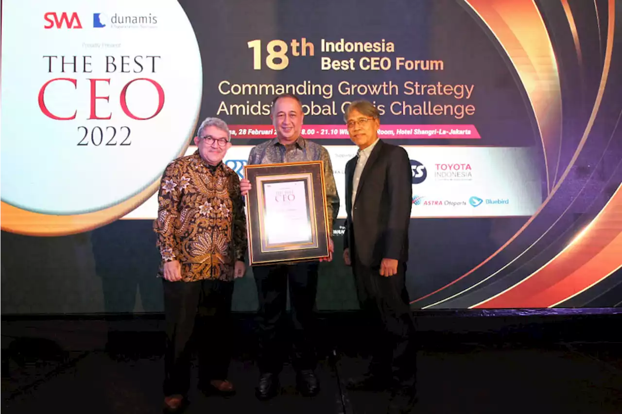 Dirut BNI Raih Penghargaan The Best CEO with Distinction 2022