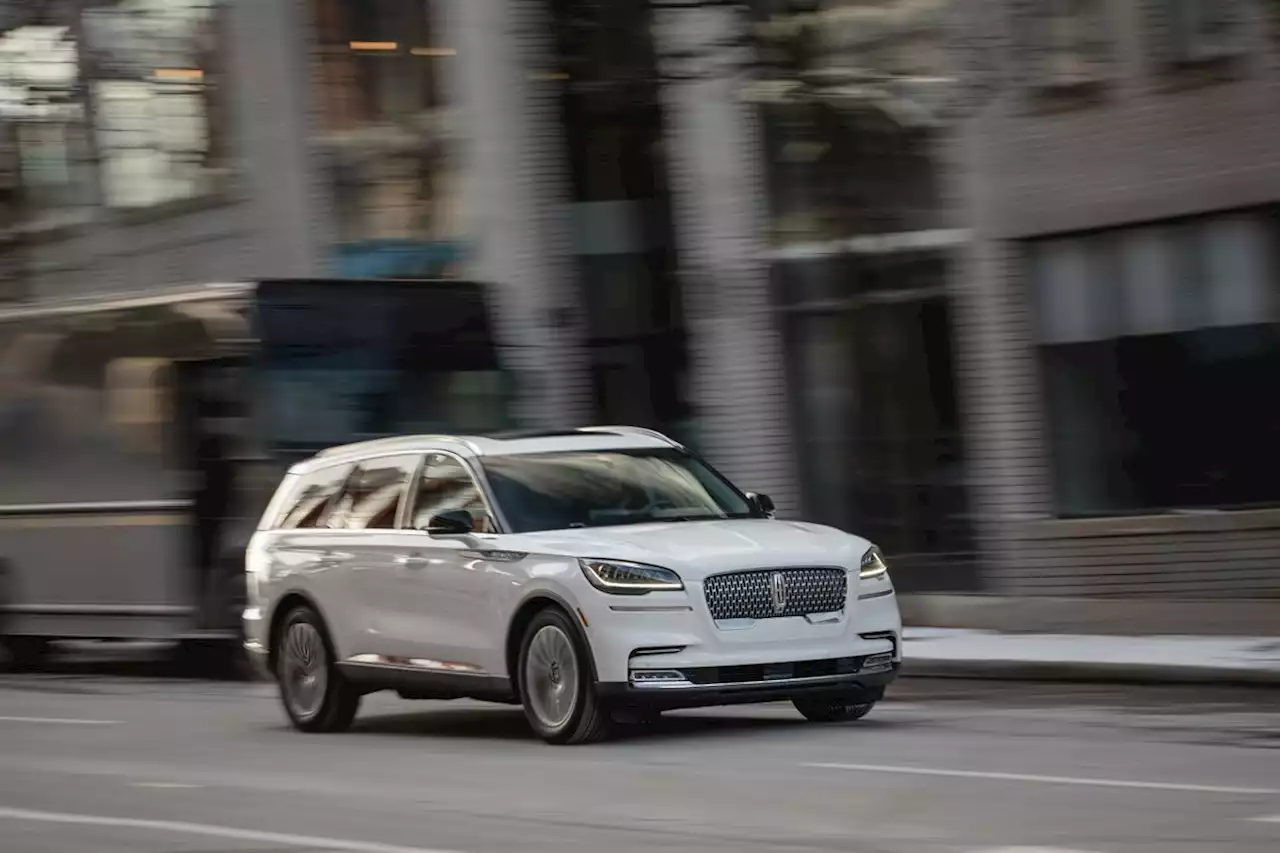 2023 Lincoln Aviator Review, Pricing, and Specs