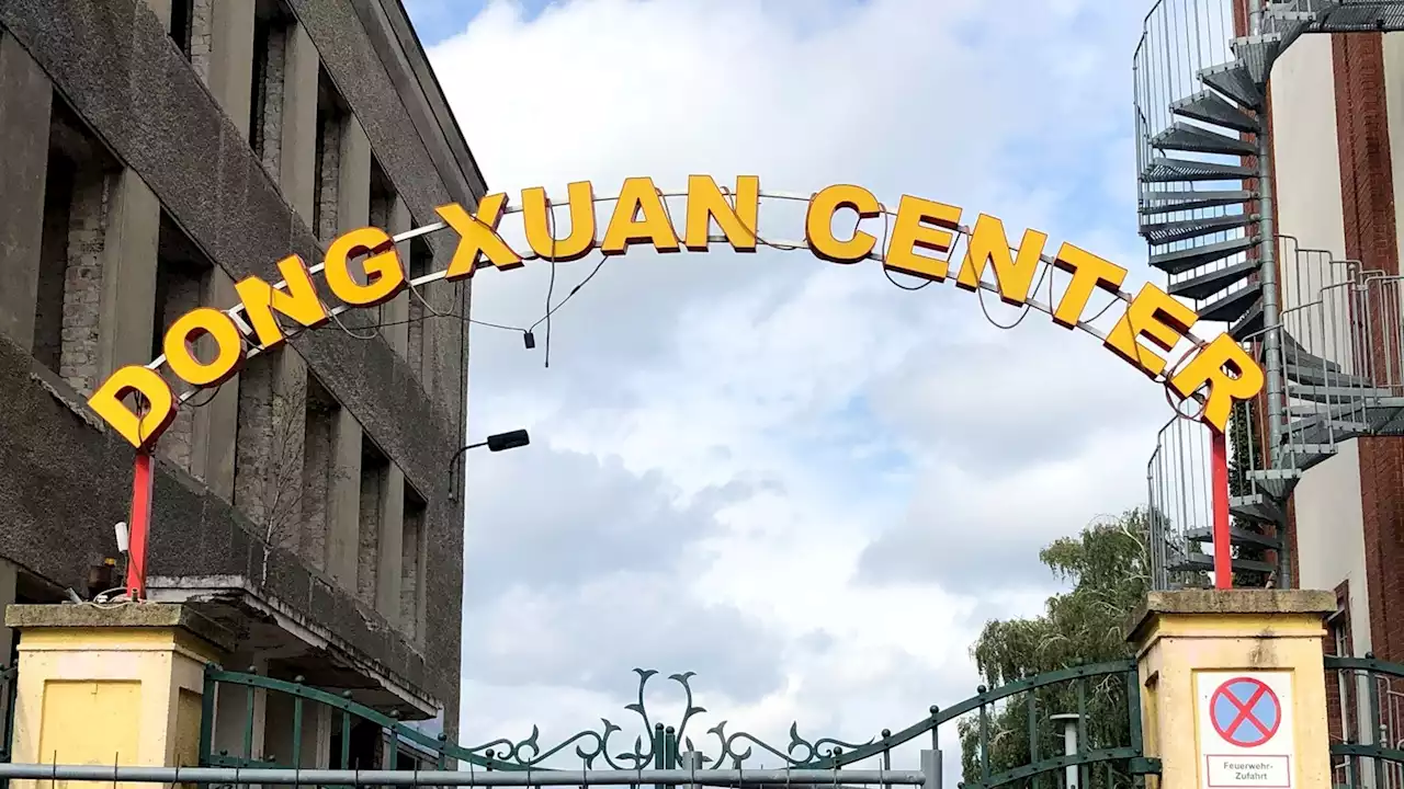 Großrazzia im Dong Xuan Center!