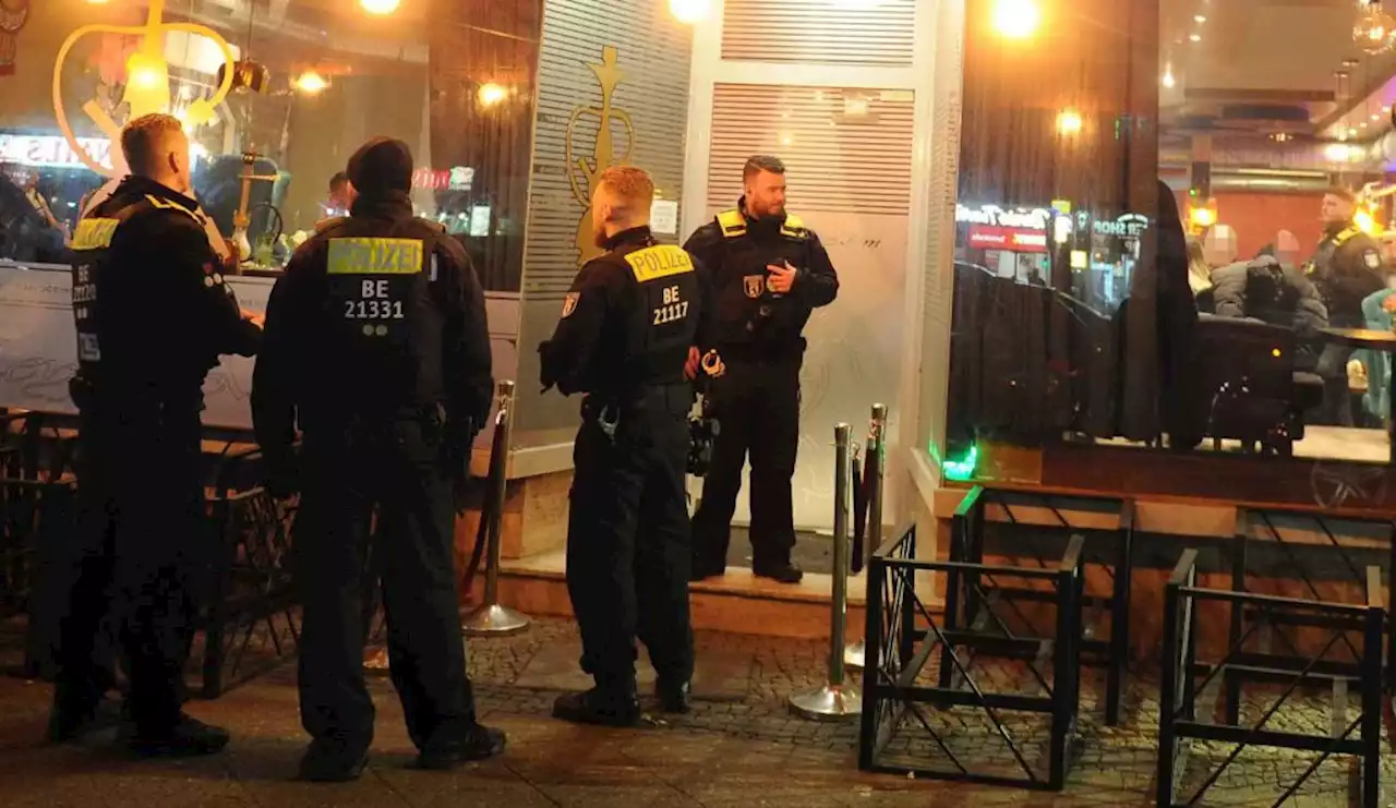 Polizei kontrolliert mehrere Shisha-Bars in Moabit