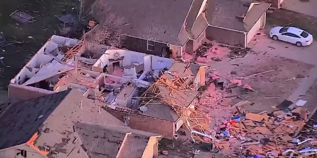 Mom, 3 kids trapped as home’s roof collapses during tornado